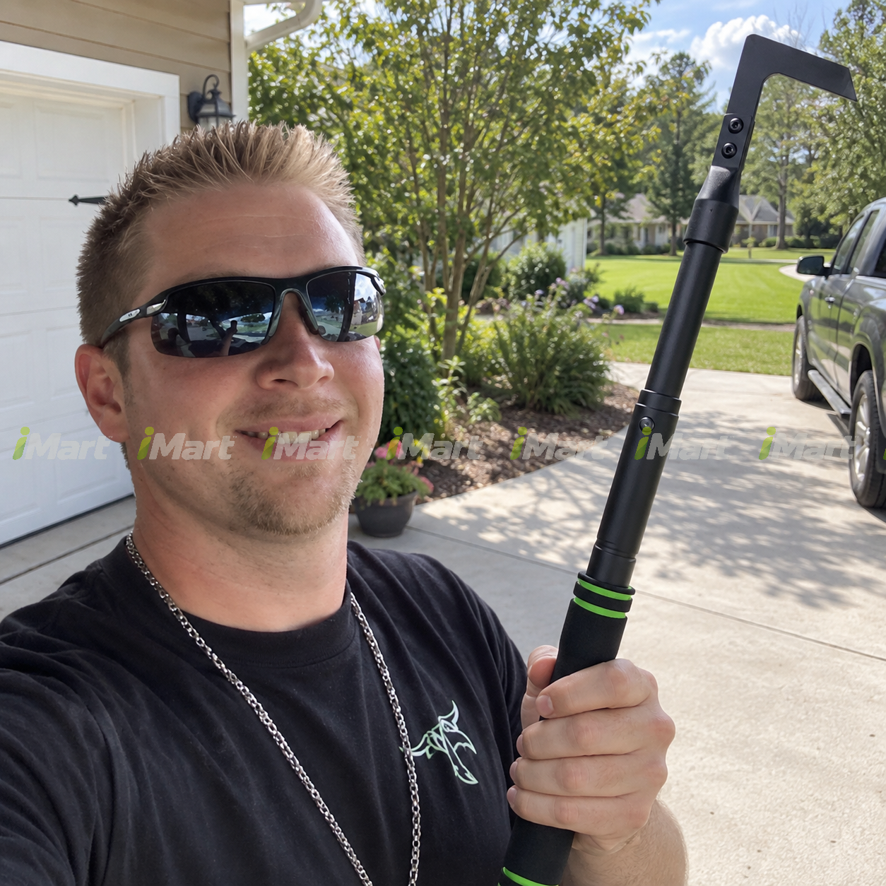 
Chris using adjustable crevice weeder